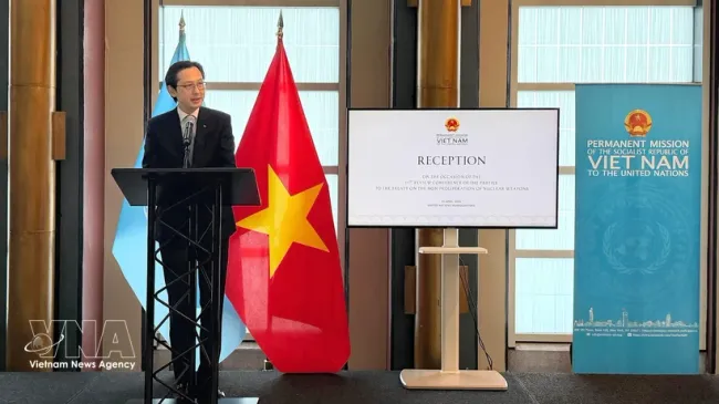 Ambassador Do Hung Viet addresses the reception before the 11th Review Conference of the Treaty on the Non-Proliferation of Nuclear Weapons. (Photo: VNA)