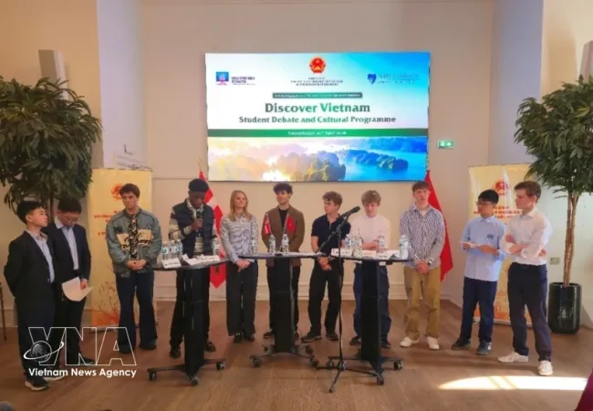 Danish and Vietnamese students debate Vietnam’s green growth future. (Photo: VNA)