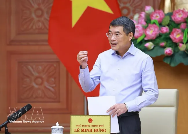 Prime Minister Le Minh Hung speaks at the working session with the Ministry of Education and Training. (Photo: VNA)