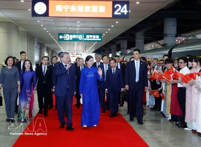 General Secretary of the Communist Party of Vietnam (CPV) Central Committee and State President To Lam and his spouse, together with a high-level Vietnamese delegation, leave Nanning on April 17, successfully concluding their state visit to China from April 14–17 (Photo: VNA)
