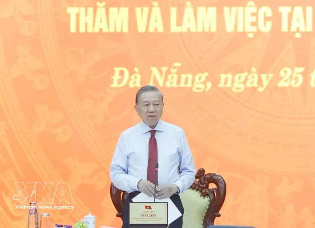 Party General Secretary and State President To Lam addresses the working session with the Standing Board of the Da Nang Municipal Party Committee. (Photo: VNA)