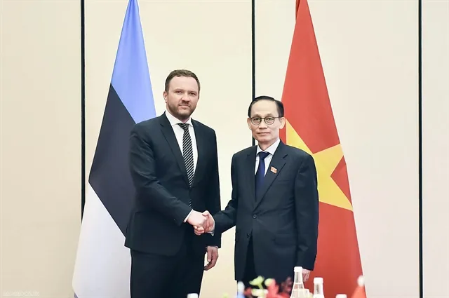 Minister of Foreign Affairs Lê Hoài Trung meets with his Estonian counterpart Margus Tsahkna in Hà Nội on April 23. — VNA/VNS Photo