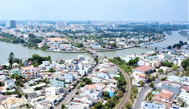 On April 24, 2026, the 16th NA voted to adopt the resolution on the establishment of Dong Nai city during its first session. Photo: Pham Tung