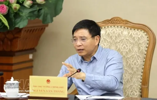 Deputy Prime Minister Nguyen Van Thang speaks at the meeting of the Steering Committee for Price Management in Hanoi on April 23. (Photo: VNA)
