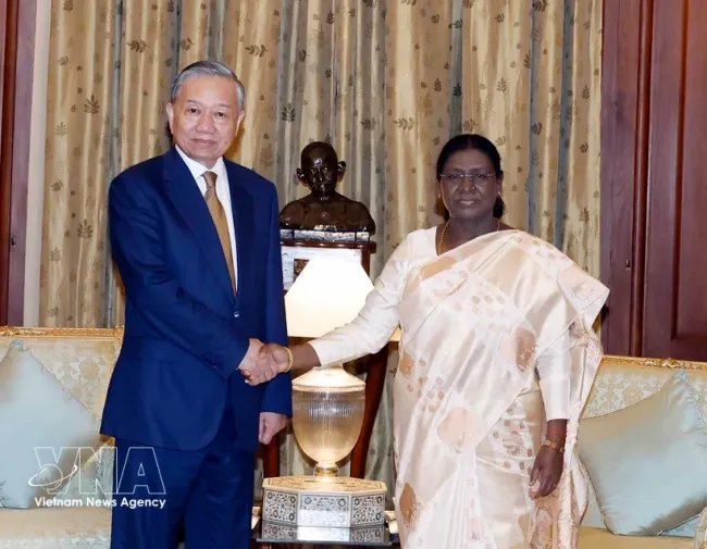General Secretary of the Communist Party of Vietnam Central Committee and State President To Lam meets with Indian President Droupadi Murmu in New Delhi on May 6 afternoon (local time). Photo: VNA