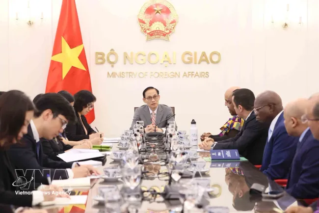 At the reception (Photo: Vietnamese Ministry of Foreign Affairs)