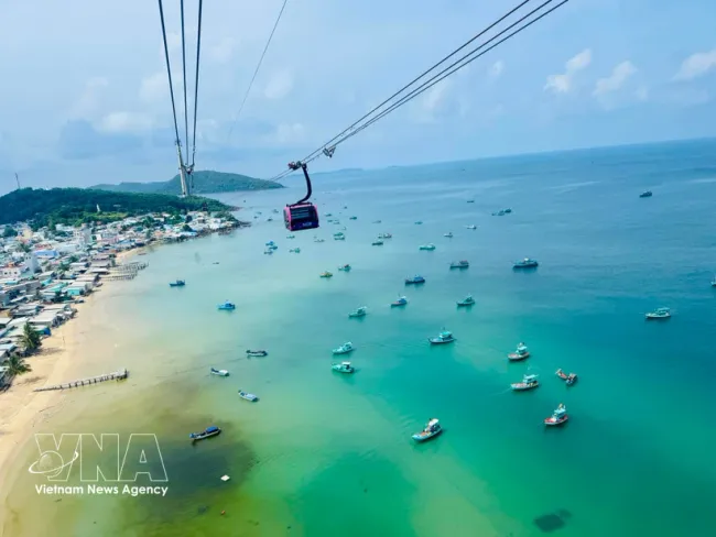 The Hon Thom cable car, the world’s longest over-sea cable system, in Phu Quoc special zone, An Giang province (Photo: VNA)