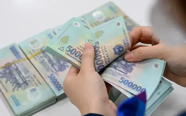 Lãi suất tiết kiệm đảo chiều giảm trở lại