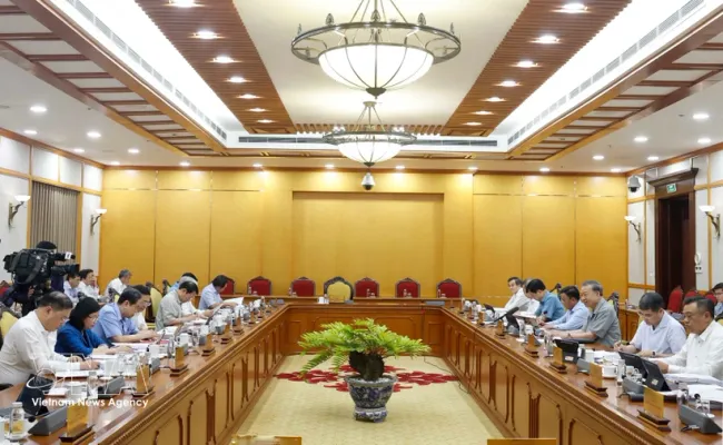 The Politburo's May 15 meeting to review the implementation of Resolution No. 31-NQ/TW on the development orientation and tasks for Ho Chi Minh City through 2030, with a vision to 2045. (Photo: VNA)