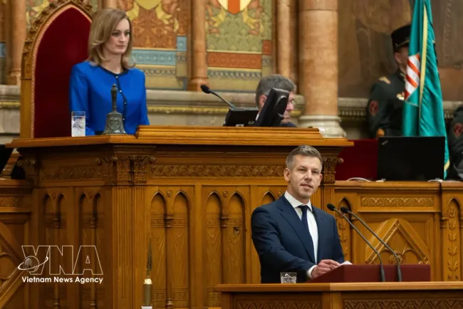 New Hungarian Prime Minister Peter Magyar (front) at the swearing-in ceremony of the new Government in Budapest on May 12, 2026. (Photo: Xinhua/VNA)