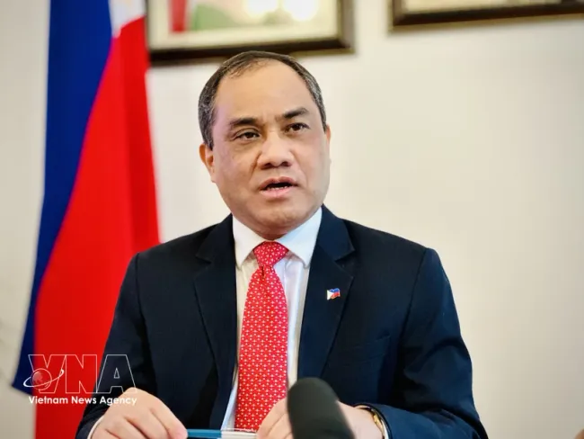 Philippine Ambassador to Vietnam Francisco Noel R. Fernandez III grants an interview to the Vietnam News Agency. (Photo: VNA)