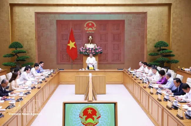 Prime Minister Le Minh Hung chairs the working session with the Ministry of Foreign Affairs (MoFA) in Hanoi on May 11. (Photo: VNA)