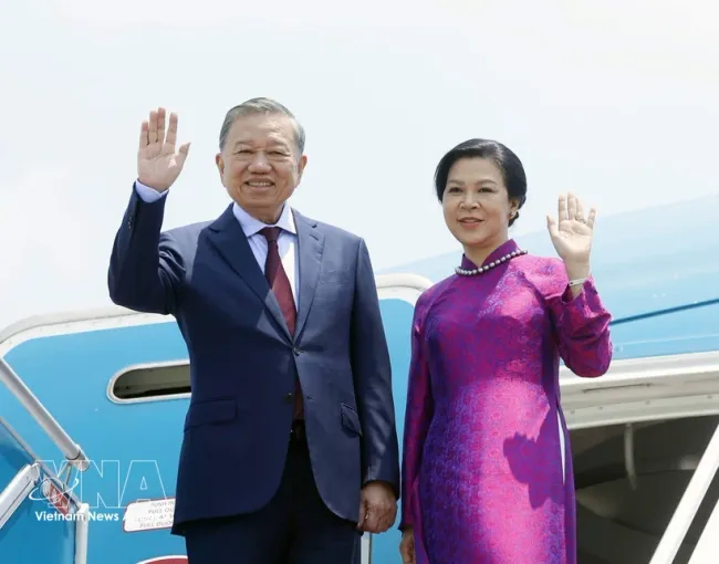 General Secretary of the Communist Party of Vietnam Central Committee and President of Vietnam To Lam and his spouse Ngo Phuong Ly leave Hanoi on May 27 for a three-day official visit to Thailand. (Photo: VNA)