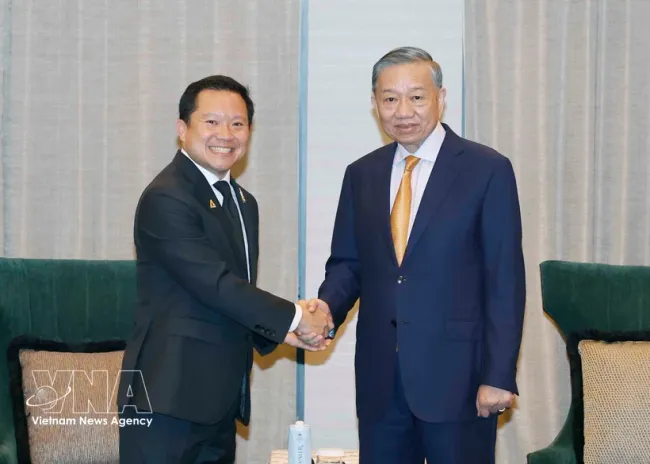 Party General Secretary and State President To Lam receives Thapana Sirivadhanabhakdi, Executive Chairman of TCC Group and CEO of Thai Beverage Public Company Limited (ThaiBev), in Bangkok on May 27, 2026. (Photo: VNA)