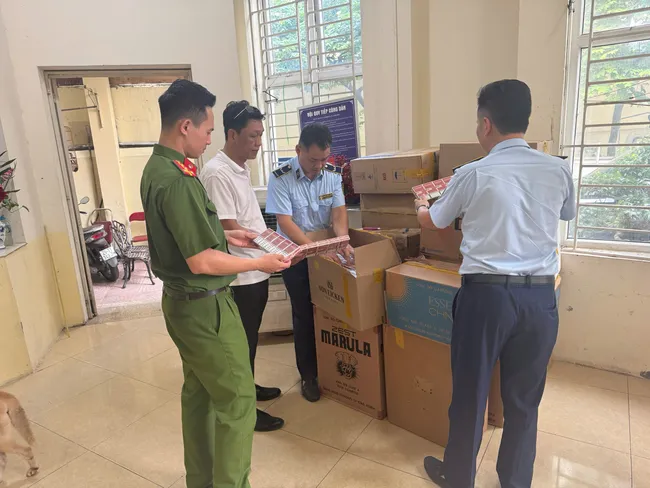Phát hiện hơn 8.200 bao thuốc lá ngoại không rõ nguồn gốc tại Hà Nội