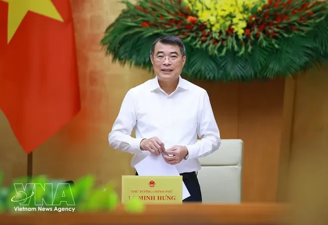 Prime Minister Le Minh Hung speaks at the Government’s regular meeting for May on June 3. (Photo: VNA)