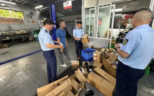 Phát hiện hơn 800 phụ tùng ô tô nghi bị giả mạo nhãn hiệu
