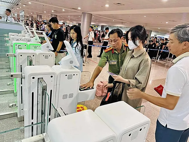 Phó Thủ tướng yêu cầu tháo gỡ vướng mắc về tạm hoãn xuất cảnh do nợ thuế