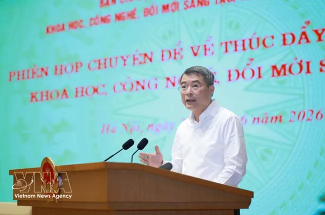 Prime Minister Le Minh Hung speaks at the hybrid thematic meeting of the Government’s Steering Committee on science-technology development, innovation, digital transformation and Project 06 on June 23. (Photo: VNA)