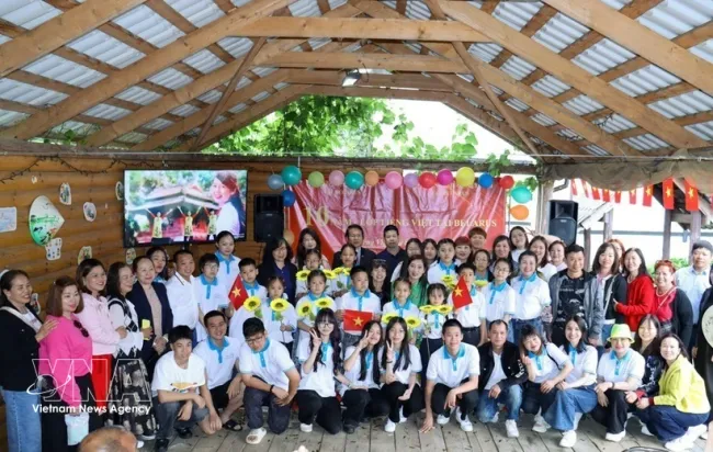The 10th anniversary ceremony of the Vietnamese language class in Belarus. (Photo: VNA)