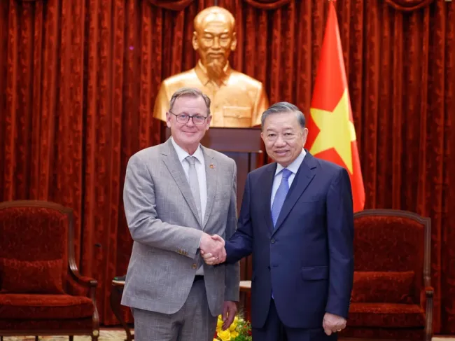 General Secretary of the Communist Party of Vietnam (CPV) Central Committee and State President To Lam (R) and Vice President of the German Bundestag Bodo Ramelow. (Photo: VNA)