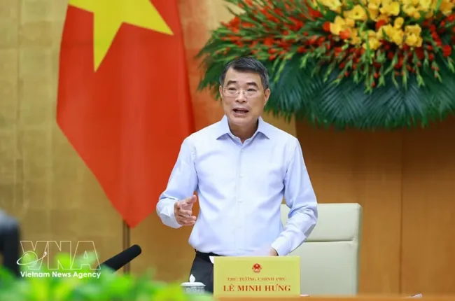Prime Minister Le Minh Hung speaks at the meeting (Photo: VNA)