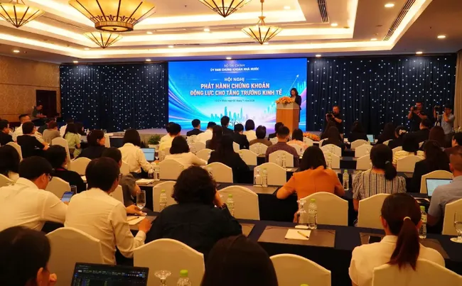 UBCKNN: Hoàn thiện khung pháp lý "mở" dòng vốn cho tăng trưởng