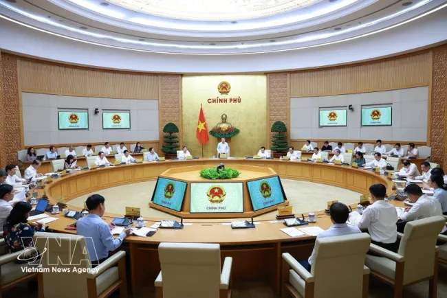 Prime Minister Le Minh Hung chairs the Government’s law-building session on July 8. (Photo: VNA)