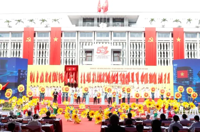 An art performance at the ceremony to mark the 50th anniversary of Saigon-Gia Dinh city being officially named after President Ho Chi Minh (July 2, 1976–2026). (Photo: VNA)