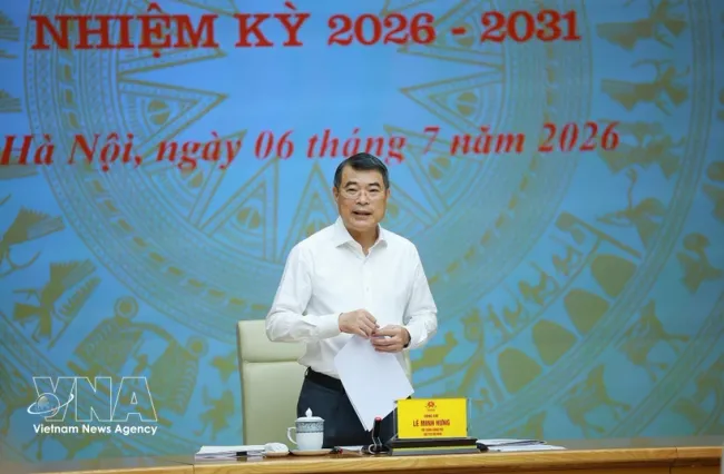 Prime Minister Le Minh Hung, Chairman of the Central Council for Emulation and Commendation, addresses the council’s meeting in Hanoi on July 6. (Photo: VNA)