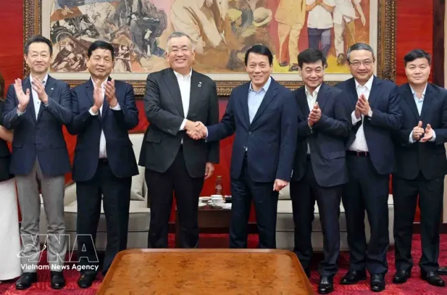 Minister of Public Security Luong Tam Quang (fourth, left), Representative Director and Chairman of the Board of Directors of Yamato Holding Nagao Yutaka (third, left), and other participants in the meeting on July 6 (Photo: VNA)