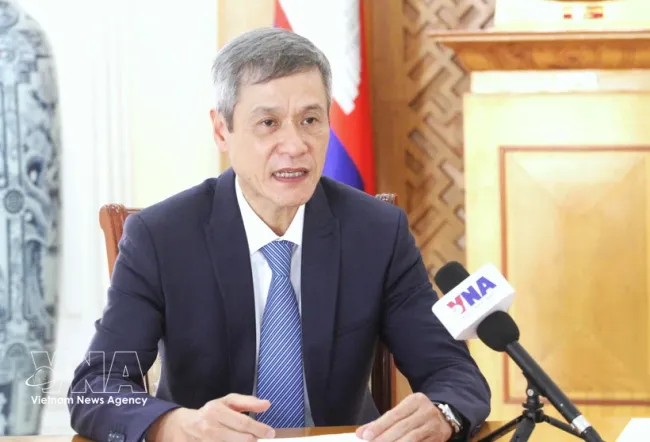 Vietnamese Ambassador to Cambodia Nguyen Minh Vu in the interview granted to the Vietnam News Agency (VNA)’s correspondents in Phnom Penh. (Photo: VNA)