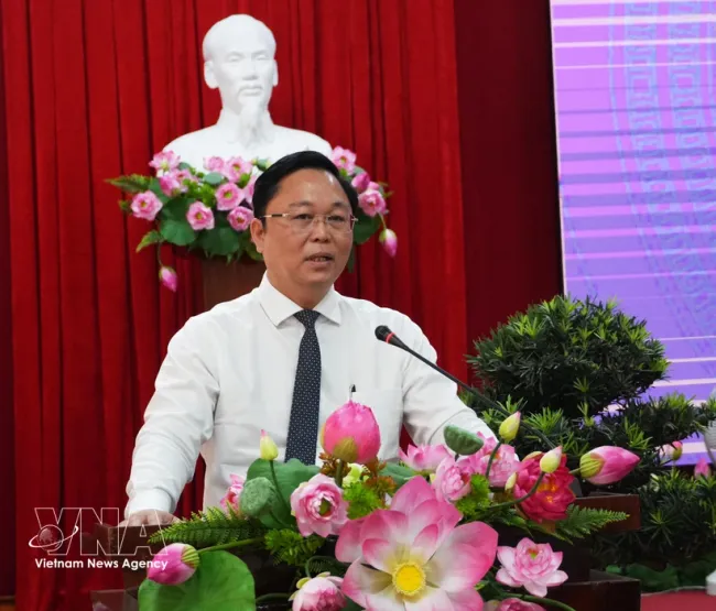 Chairman of the Hue City People’s Committee Le Tri Thanh speaks at the session. (Photo: VNA)
