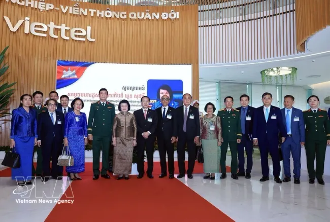 President of the Cambodian National Assembly Samdech Khuon Sudary visits the Viettel Military Industry and Telecoms Group (Viettel) on July 28. (Photo: VNA)