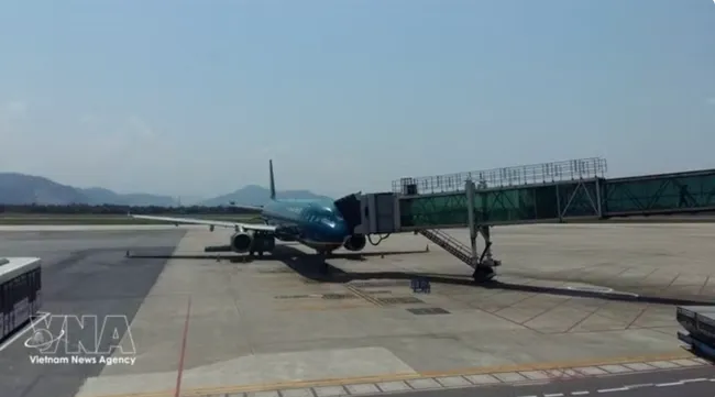 A Vietnam Airlines plane at Da Nang International Airport (Photo: VNA)