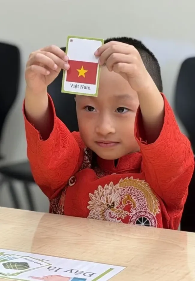A Canadian child of Vietnamese origin in a traditional Vietnamese-language class in Toronto, Canada.