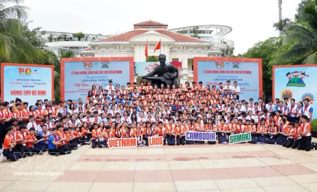Delegates from Vietnam, Laos, and Cambodia join the eighth Vietnam-Laos-Cambodia Children’s Festival in Ho Chi Minh City. (Photo: VNA)