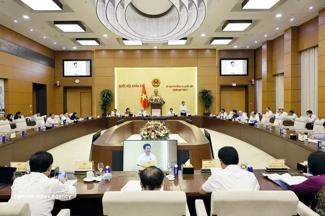 A view of the fifth session of the National Assembly Standing Committee on August 17 (Photo: VNA)