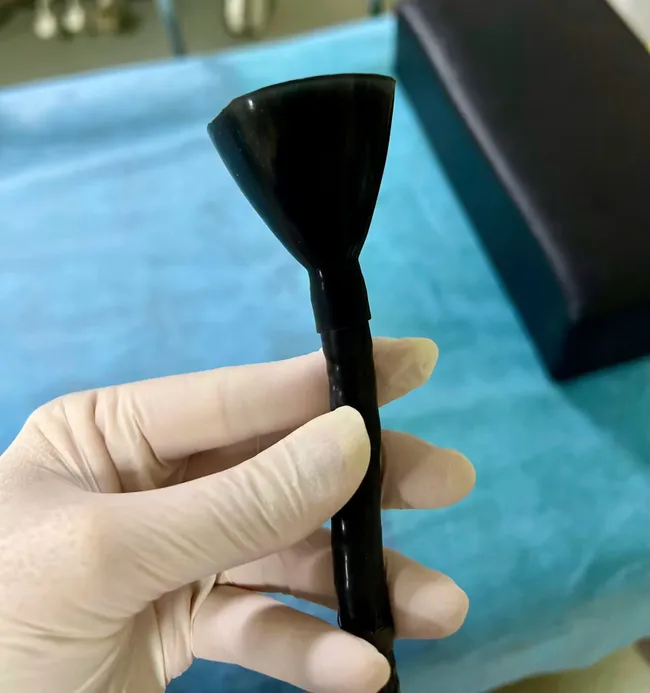 Cảnh b&aacute;o nguy cơ nuốt phải thuốc c&ograve;n nguy&ecirc;n vỏ- Ảnh 2.