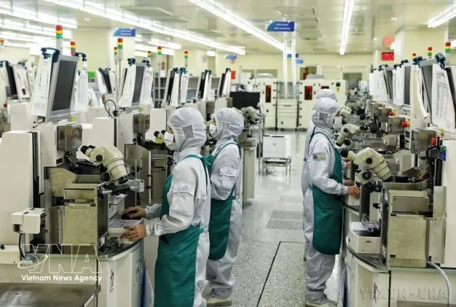 A modern production line of Hana Micron Vina Co., Ltd. invested by the Republic of Korea at Van Trung Industrial Park in Bac Ninh province. (Photo: VNA)