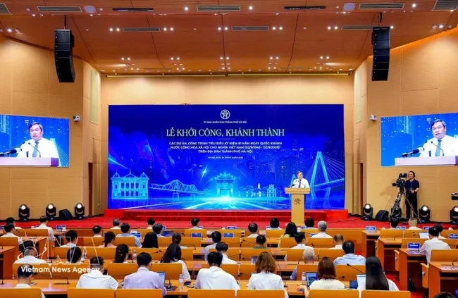 At the ground-breaking and inauguration ceremonies for major projects and works marking the 81st anniversary of National Day (Photo: VNA)