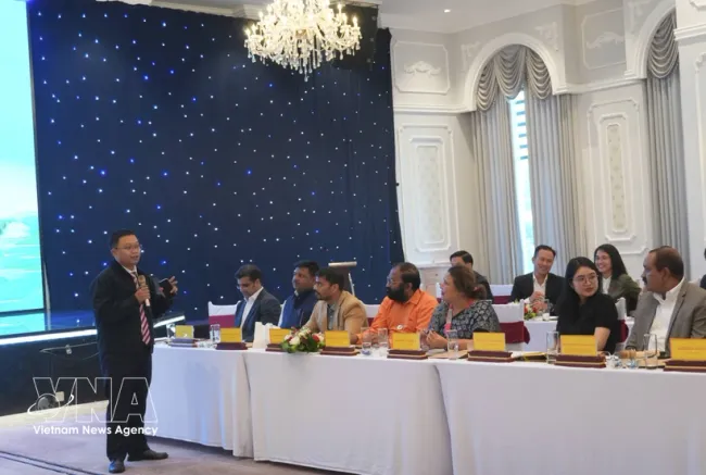 Lam Dong and Indian tourism businesses and travel agencies discuss opportunities for cooperation, investment and tourism promotion. (Photo: VNA)