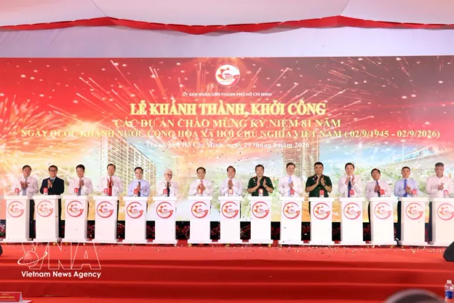 Delegates at the launch of projects in Ho Chi Minh City on August 29. (Photo: VNA)