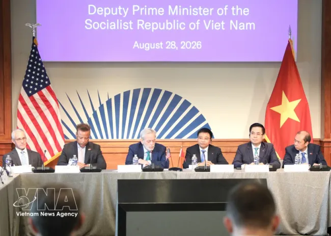 Deputy Prime Minister Nguyen Van Thang attends a business roundtable in Washington, D.C., on August 28 (Photo: VNA)