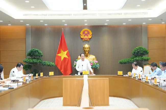Deputy Prime Minister Le Tien Chau chairs several meetings to hear reports on the progress of the comprehensive review. (Photo: Ministry of Justice)