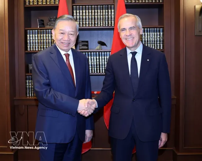 General Secretary of the Communist Party of Vietnam Central Committee and President To Lam (L) meets with Canadian Prime Minister Mark Carney in Ottawa on September 24, 2026. (Photo: VNA)