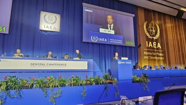 Nguyen Hoang Linh, Director of the Vietnam Agency for Radiation and Nuclear Safety, delivers Vietnam’s national statement at the plenary sitting of the 70th Regular Session of the IAEA General Conference in Austria. (Photo published by VNA)