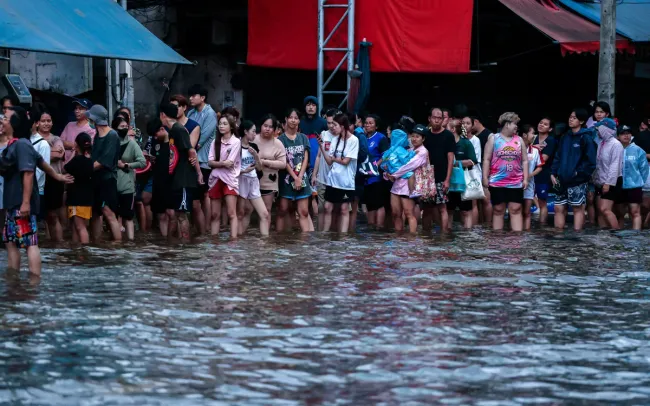Bangkok (Thailand) declares a state of disaster due to flooding. Photo: Reuters.