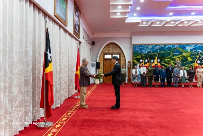 Ambassador Pham Binh Dam presents his credentials to President of Timor-Leste José Ramos-Horta. (Photo: VNA)