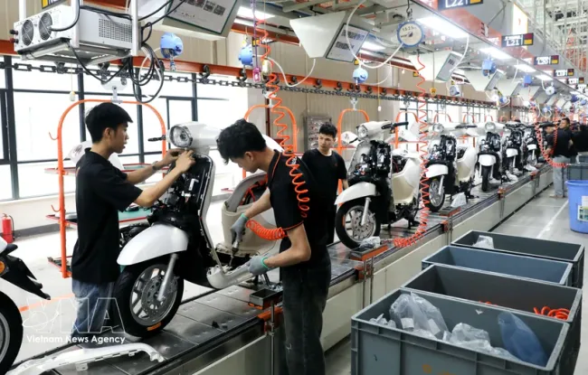At Yadea Vietnam’s smart manufacturing plant in Tan Hung Industrial Park, Bac Ninh province (Photo: VNA)